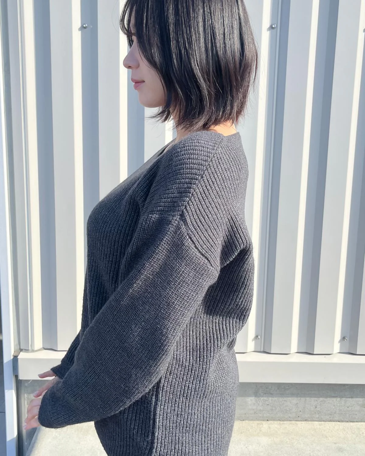 Vネックニットプルオーバー - Image 3