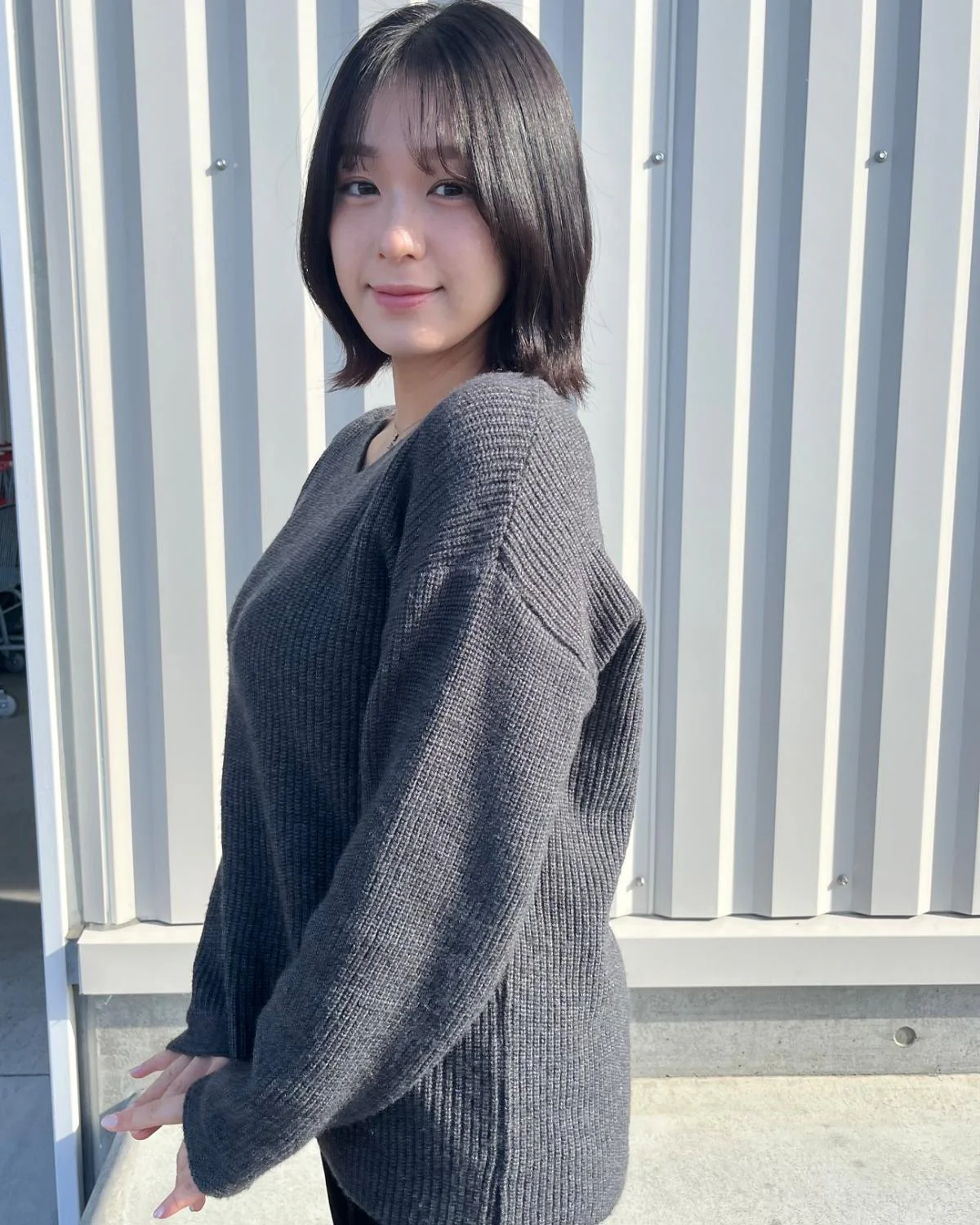 Vネックニットプルオーバー - Image 7