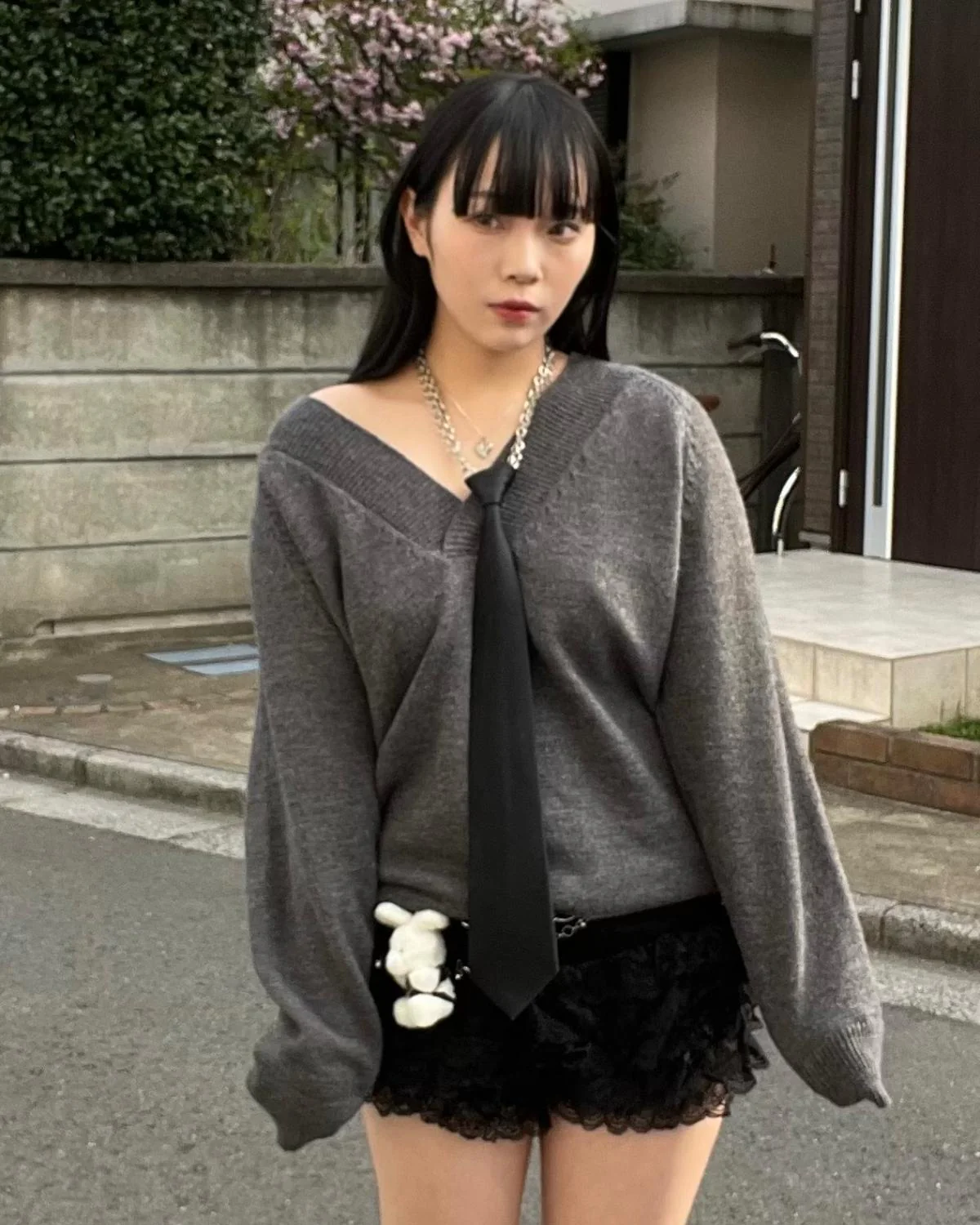 Vネックニットプルオーバー - Image 2
