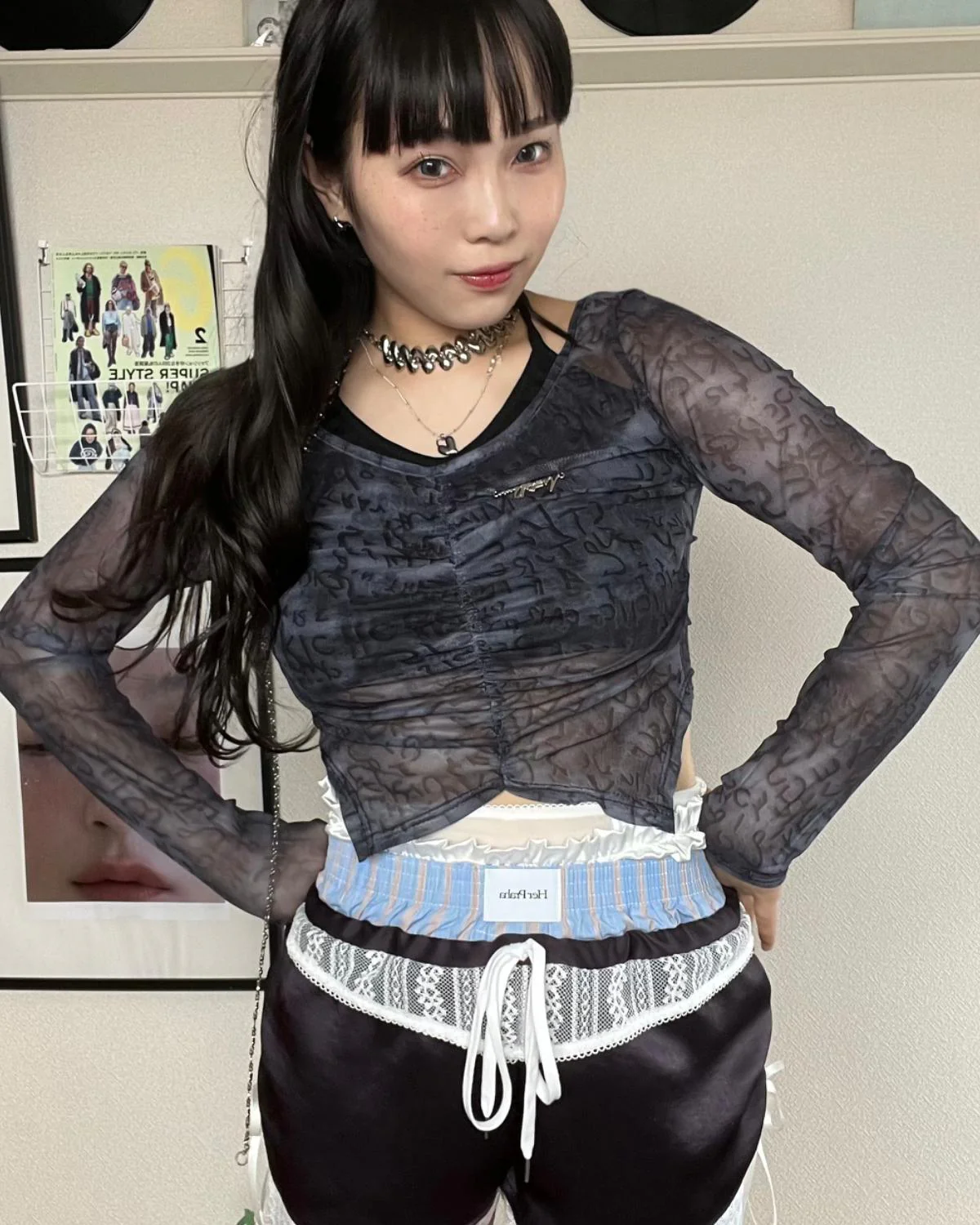 シャーリングVネックシアートップス - Image 5