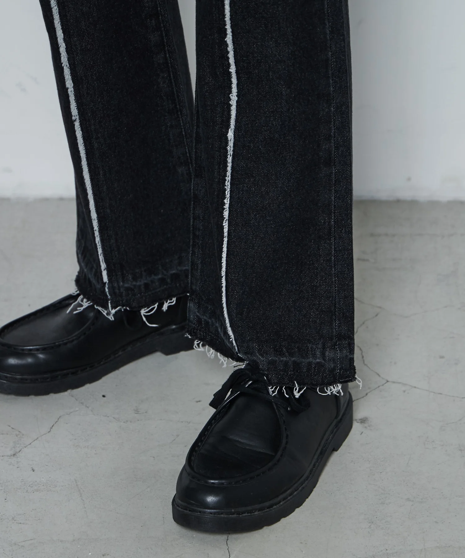フリンジフレアデニムパンツ - Image 10