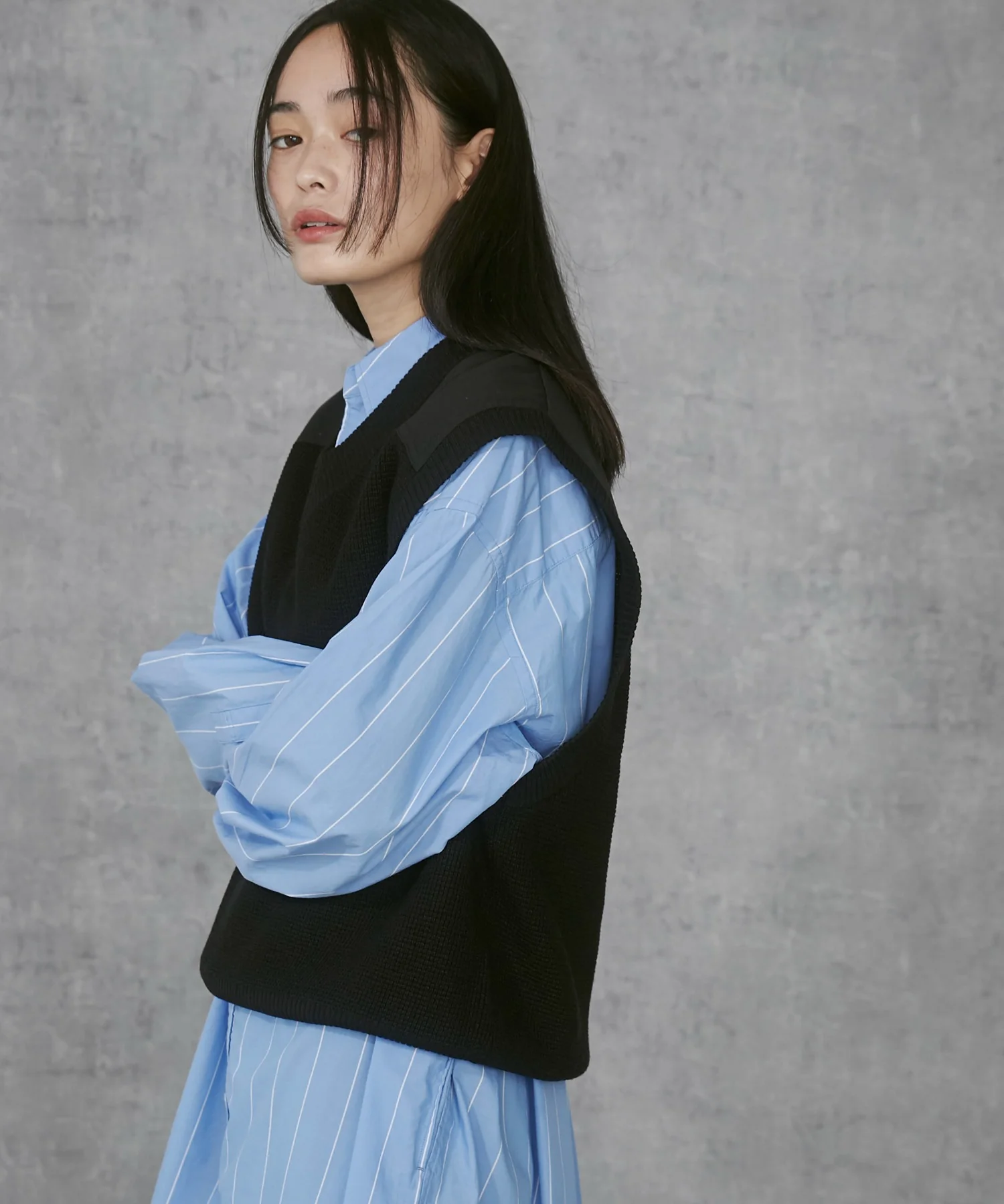 Vネックニットベスト - Image 27